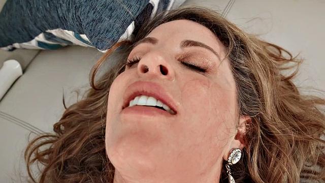 Submissive MILF squirting while fingered by BF