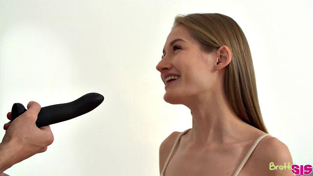 In My Stepsister's Bedroom - S26:E9