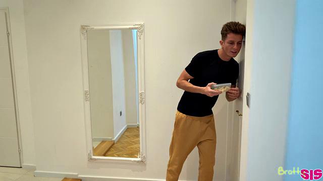 In My Stepsister's Bedroom - S26:E9