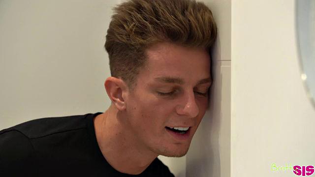 In My Stepsister's Bedroom - S26:E9