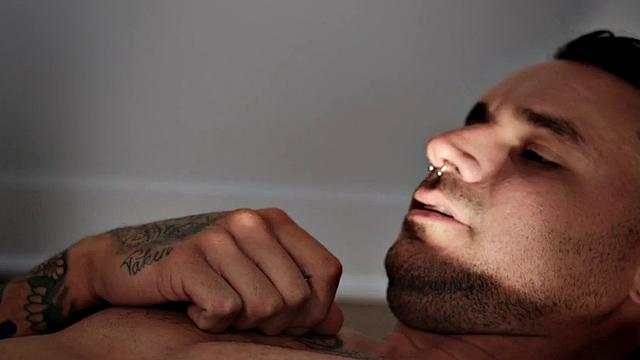 Gamer twink sucking inked before bareback fucking