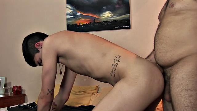 Barebacking gaydaddy fucks Latino twink in homemade