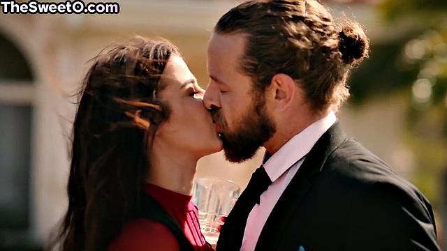 Petite 21yo babe drilled outdoors