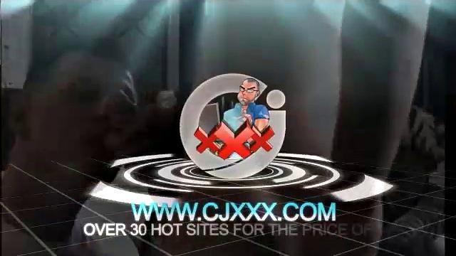 Полли проливает белое, а она делает вид, что это капучино