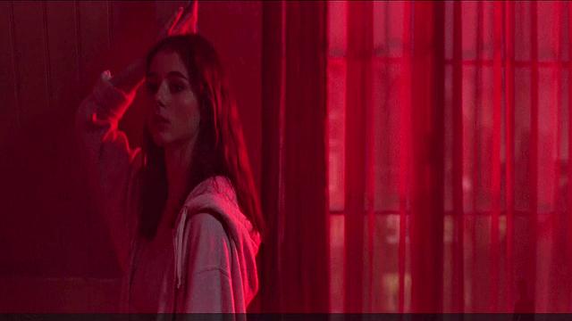 Thomasin McKenzie hot, Anya Taylor-Joy sexy, bra