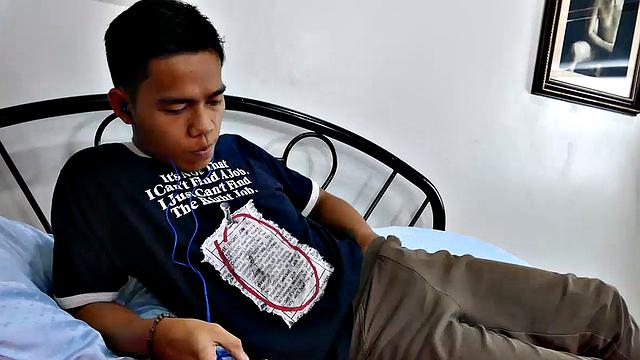 Gay Asian twink Marcon tries to not jerk off so much by listening to some tunes. But his obsession with male feet keeps him thinking about feet most of the time. Marcon gives in and starts feeling horny, needing to have a wank.