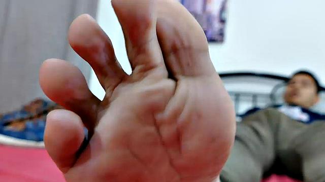 Gay Asian twink Marcon tries to not jerk off so much by listening to some tunes. But his obsession with male feet keeps him thinking about feet most of the time. Marcon gives in and starts feeling horny, needing to have a wank.