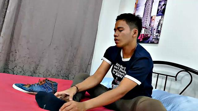 Gay Asian twink Marcon tries to not jerk off so much by listening to some tunes. But his obsession with male feet keeps him thinking about feet most of the time. Marcon gives in and starts feeling horny, needing to have a wank.