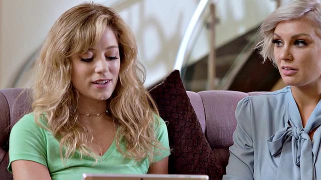 Perverted dirty bae eats BFF pussy after fingering