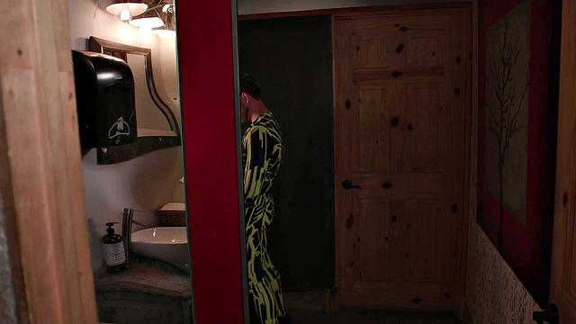 транс-девушка грейси джейн получает двойное проникновение в четвером