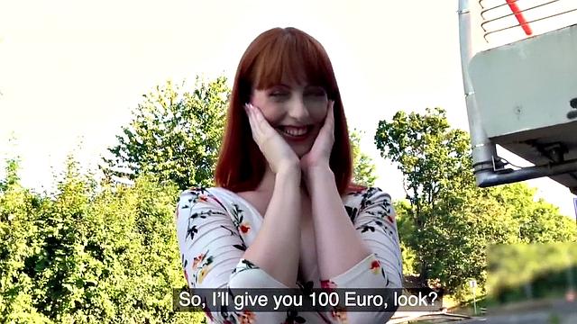 огненная рыжая скачет на члене и получает жёстко сзади на улице