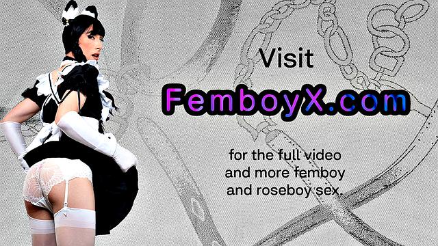 Outdoor femboi giving lipservice