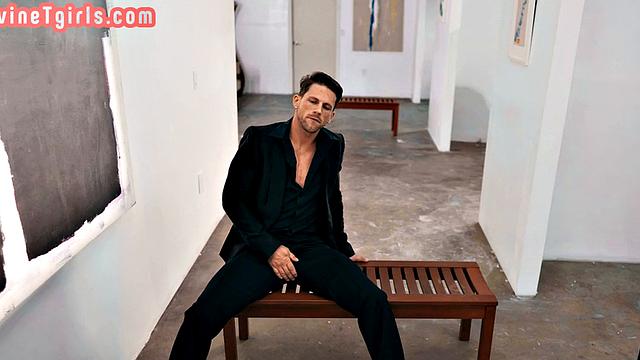 рыжая транса жарко трахается в музее