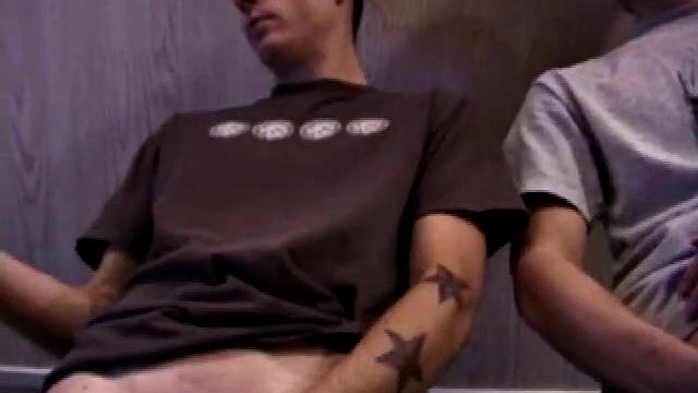 джейден дрочит джеку до мощного оргазма