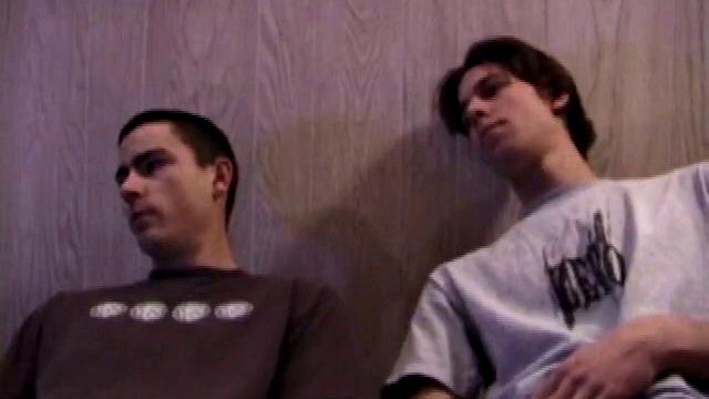 Amateurs Jayden and Jack Off