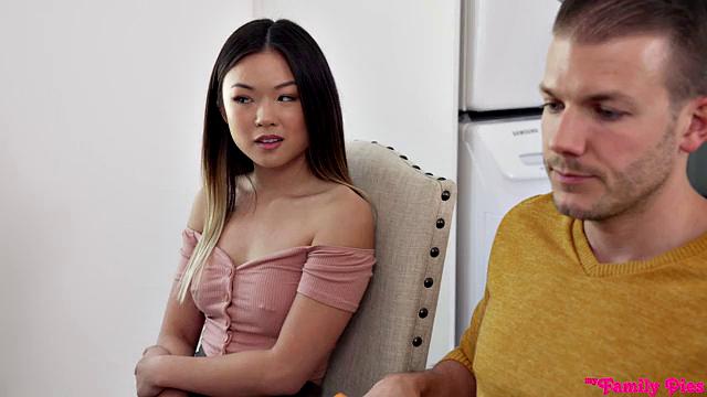 Stepbrother Is Thankful For His - S22:E3