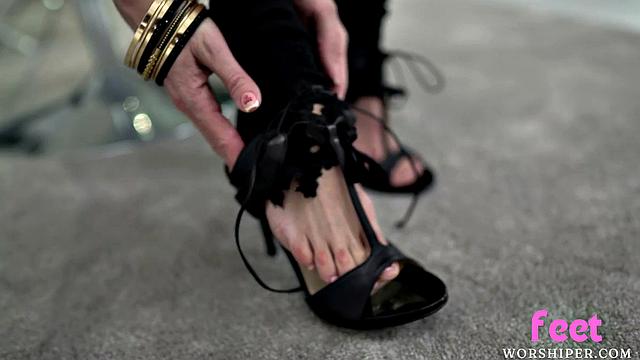 Cute babe analdestroyed by BF