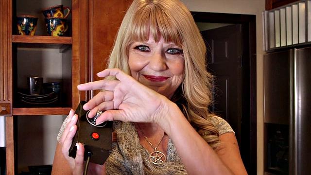 Granny's kitchen magician: the fuck machine!