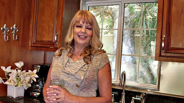 Granny's kitchen magician: the fuck machine!