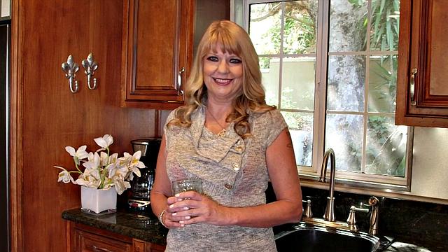 Granny's kitchen magician: the fuck machine!