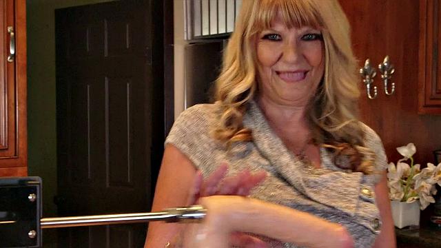 Granny's kitchen magician: the fuck machine!