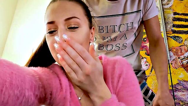 STUCK4K. Nobody can help Czech man who hooks up with her being stuck