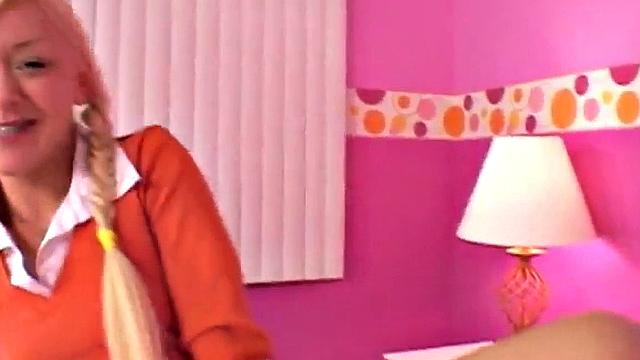 Cock hungry teen getting pussy fucked