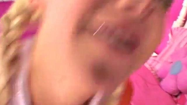 жаркая блондинка ловит жёсткий трах и вылизывает спермy до капли