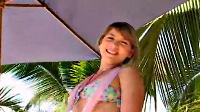 Teen newbie rubbing pussy