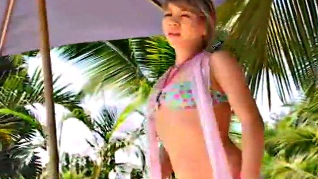 Teen newbie rubbing pussy