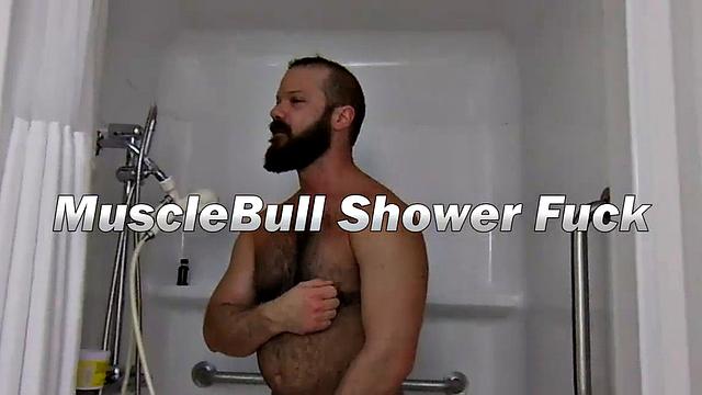 Смотри, как качки трахаются в душе