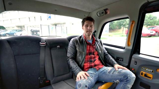 Roundass european cabbie fingered in backseat sex
