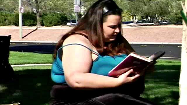 Pretty BBW Hook Up in Park