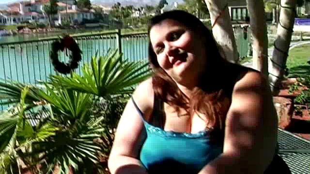 Pretty BBW Hook Up in Park