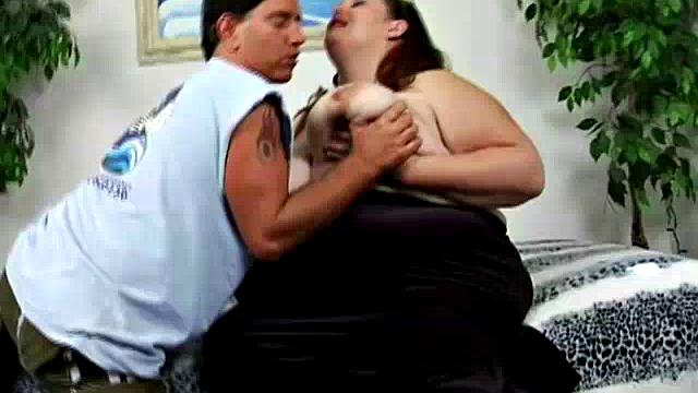 Pretty BBW Hook Up in Park