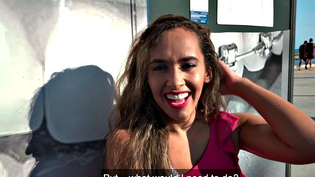 жаркая латина milf трахается на улице за деньги pov