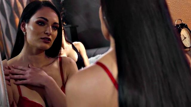 Lez busty MILFS in lingerie enjoy pussyfingering sex