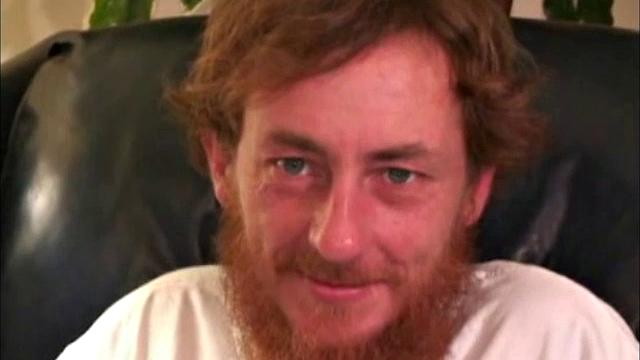 Фрэнки дрочит рабочим крепкие члены и ловит их мощные кончи