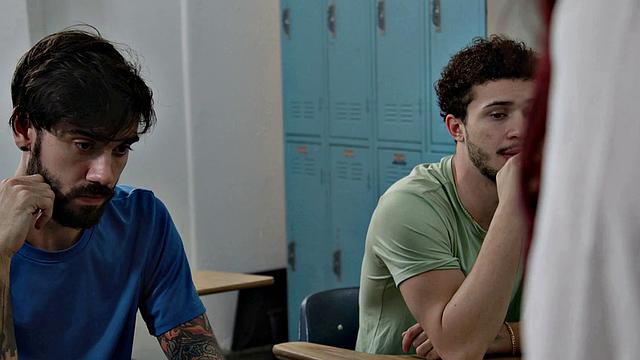 Рыжая репетиторша отдается двум парням