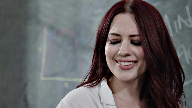 Рыжая репетиторша отдается двум парням