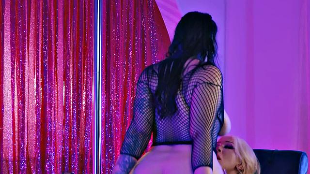 Amateur Trans babe pussypounding slut in lingerie