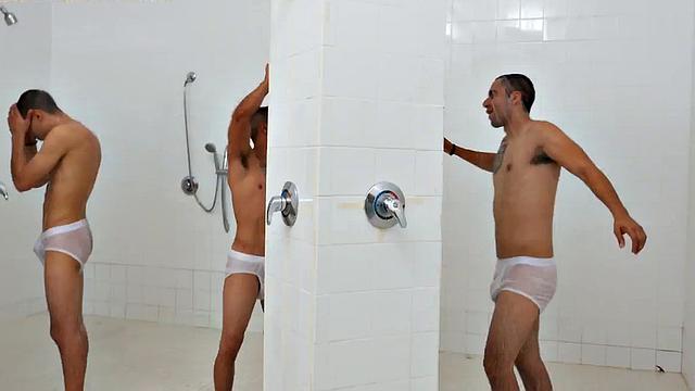 Cockriding army guy fucked in anal hole by nasty stud