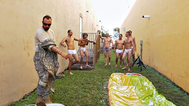 Cockriding army guy fucked in anal hole by nasty stud