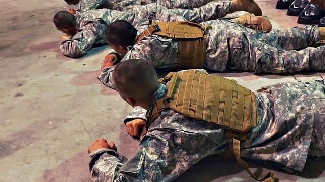 Cockriding army guy fucked in anal hole by nasty stud