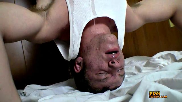 Сексуальный натурал Эдди вся промок - Эдди Лейк