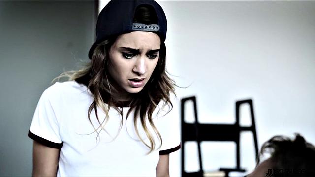 шикарная сводная сестра доказывает, как сильно хочет жёсткий секс