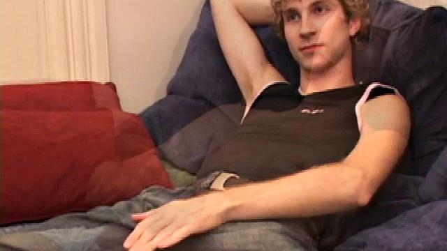 Джэнсон МакГилл дрочит и шутит, что Tinder не нужен