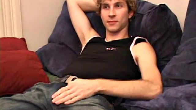 Джэнсон МакГилл дрочит и шутит, что Tinder не нужен