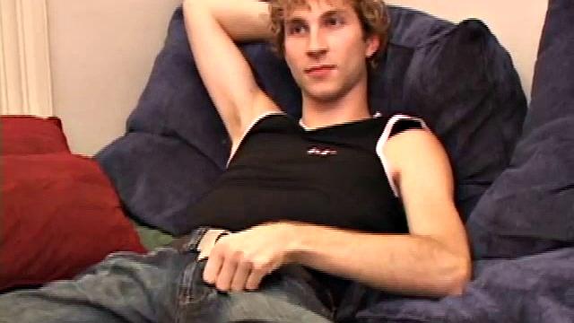 Джэнсон МакГилл дрочит и шутит, что Tinder не нужен