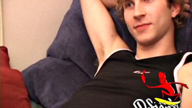 Джэнсон МакГилл дрочит и шутит, что Tinder не нужен